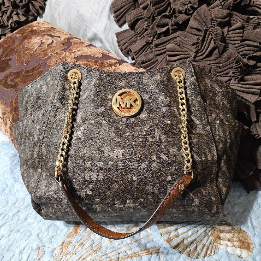Michael Kors Jet Set Chain Tote Purse